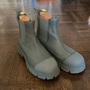 COS - Mens Size EUR 44 (US 11 / UK 10) - Rubber-Trimmer Leather Chelsea Boots